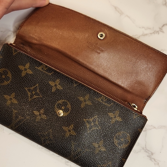 Authentic Louis Vuitton Monogram Sarah Wallet - Picture 6 of 13